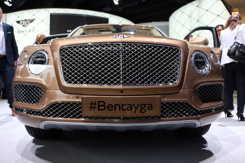 Illustration for article titled The Bentley Bentayga Has A Trunk Full Of Champagne And Diamonds In Its Clock